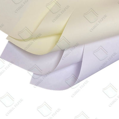 Un buon prezzo. Pulpa di legno 50-200gm Carta offset senza legno carta a rotolo per pubblicazioni e stampa in linea
